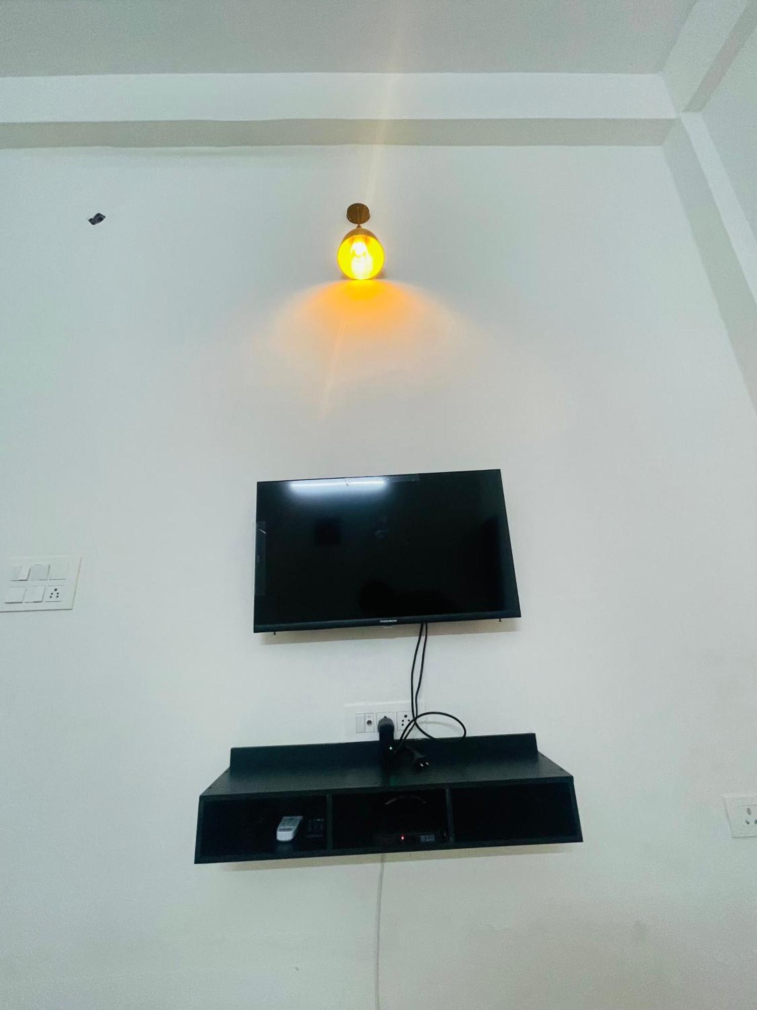 Atulyam Stays Sushant Golf City Lucknow Extérieur photo